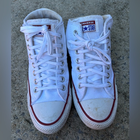 White converse - Picture 1 of 4